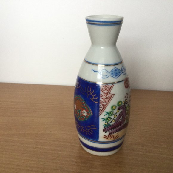 Two vintage Japanese porcelain sake bottle small vase signed beautiful - Picture 6 of 13